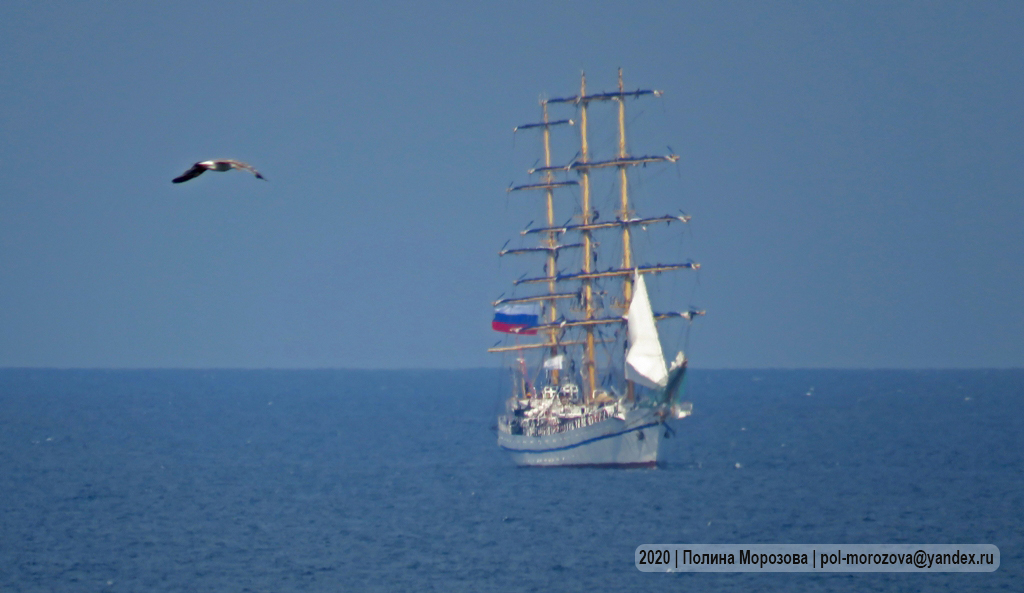 «Херсонес» ставит паруса и открывает парад ВМФ
